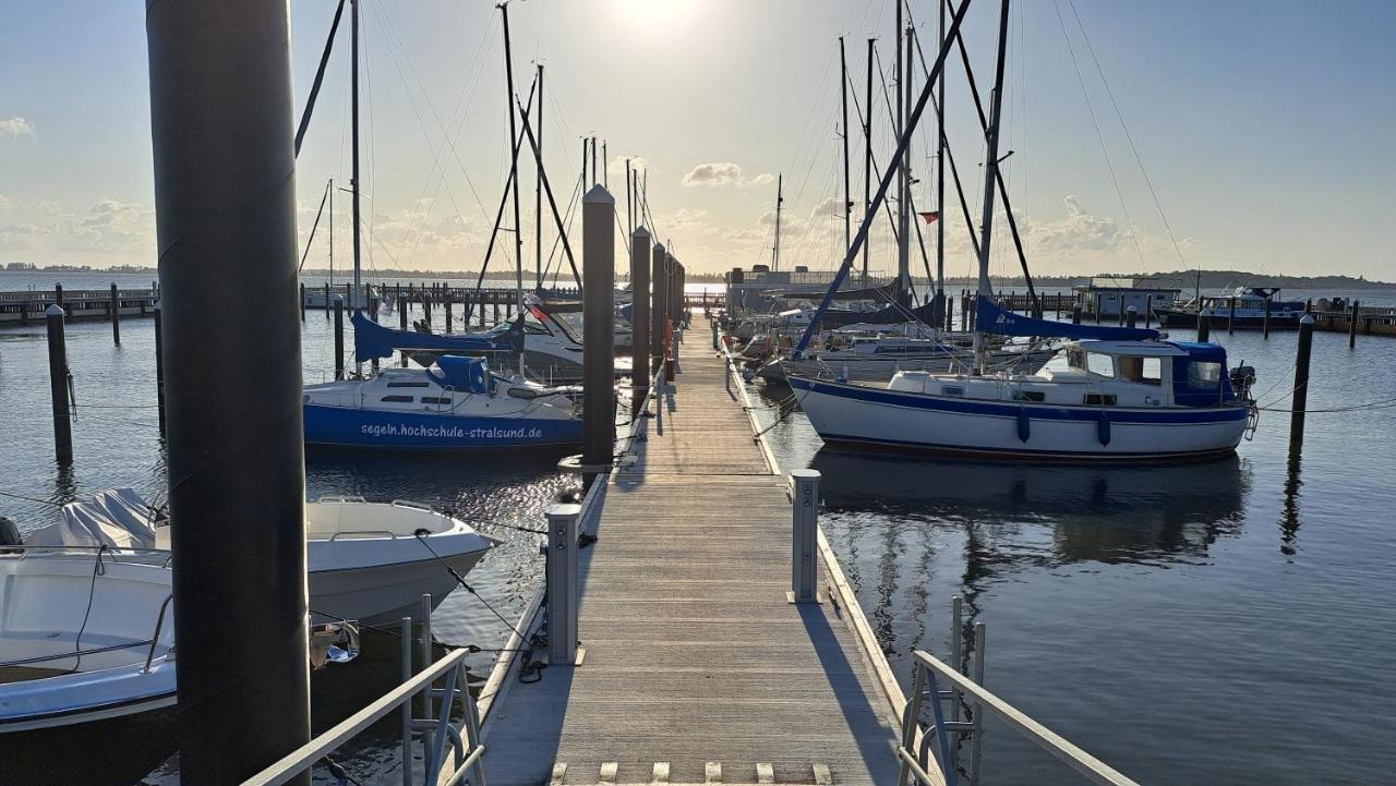 Hausboot Harmonie Hotel Stralsund Luaran gambar