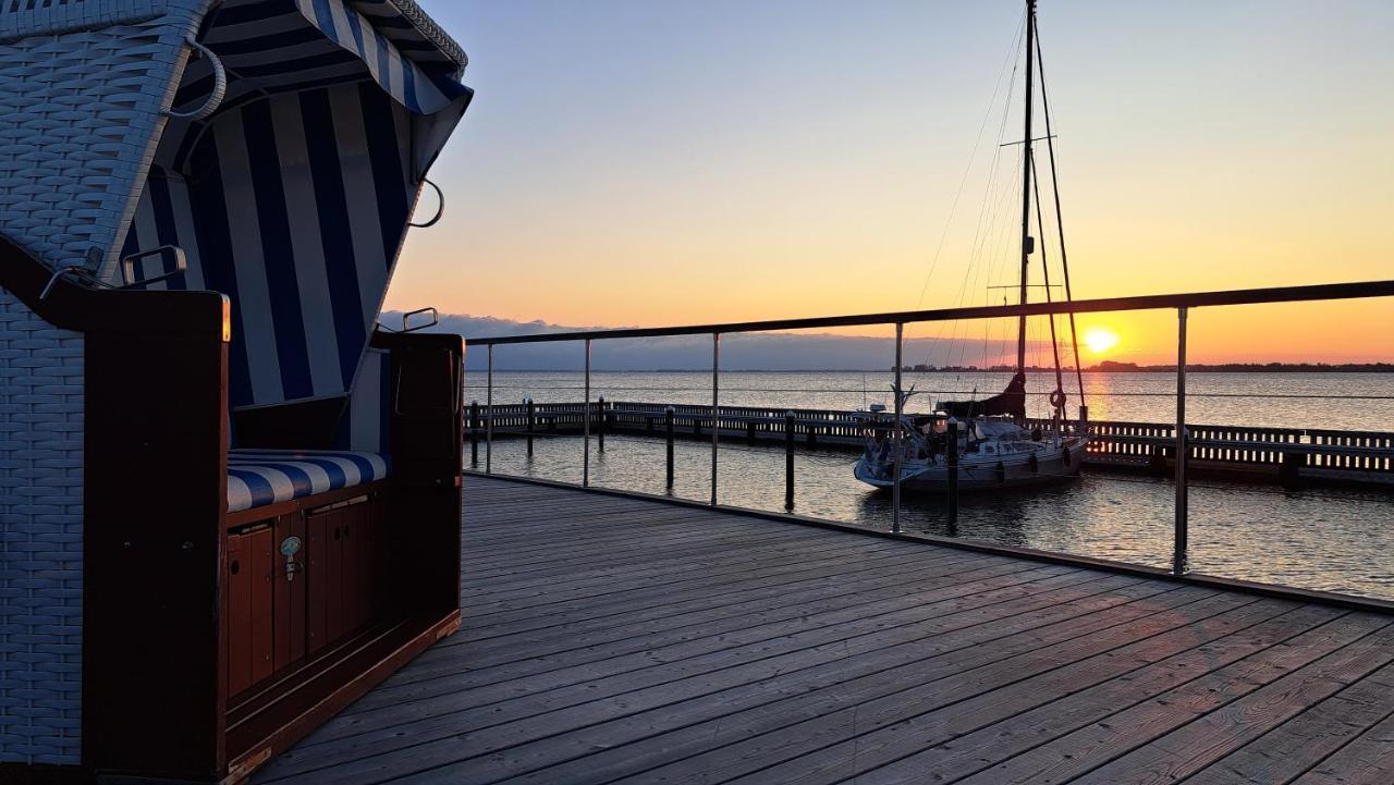 Hausboot Harmonie Hotel Stralsund Luaran gambar
